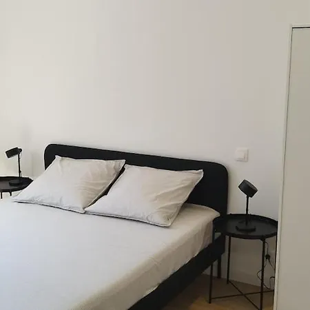 Apartment 4 P Neuf Dans De , Clim, Parking, Jardin