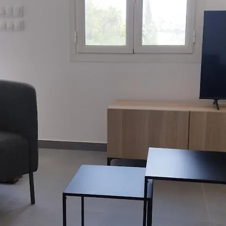 Apartment 4 P Neuf Dans De , Clim, Parking, Jardin