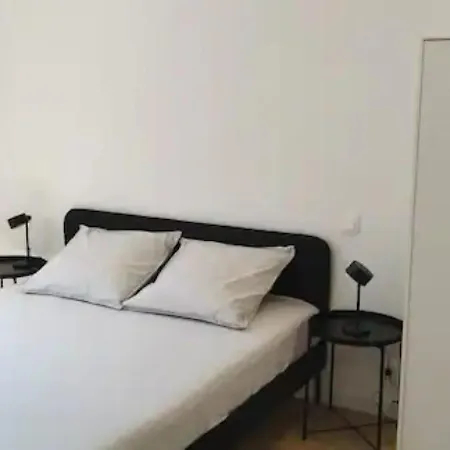 Apartment 4 P Neuf Dans De , Clim, Parking, Jardin